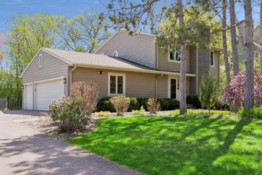 2521 Abbey Hill Drive, Hopkins, MN 55305