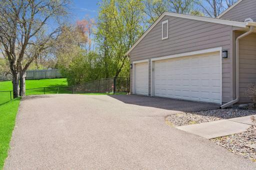 2521 Abbey Hill Drive, Hopkins, MN 55305