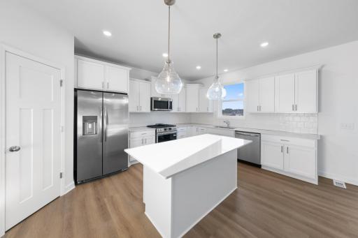 (Photo of an inventory home, actual homes finishes will vary)