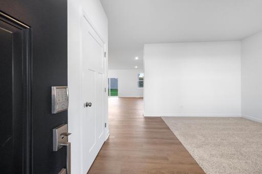 (Photo of an inventory home, actual homes finishes will vary)