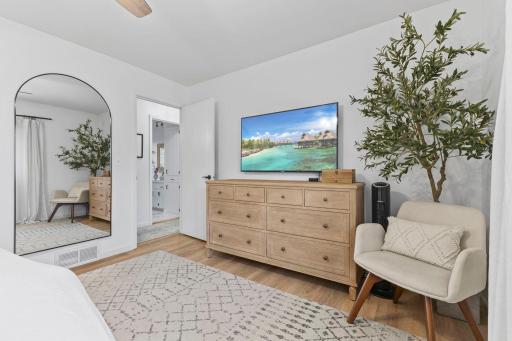 Vivid Spaces_15512 Ridgemont Ave SE_27.jpg
