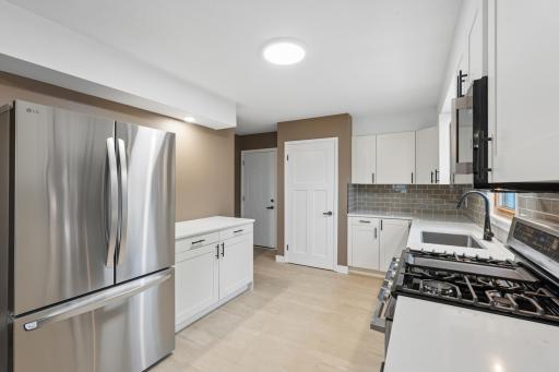 Gorgouse new flooring, cabinets and SS appliances .jpg