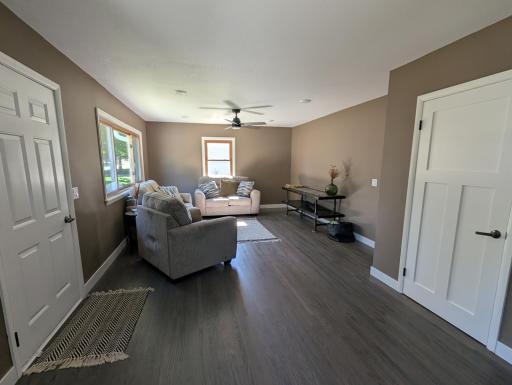 351 Horsmann livingroom.jpg