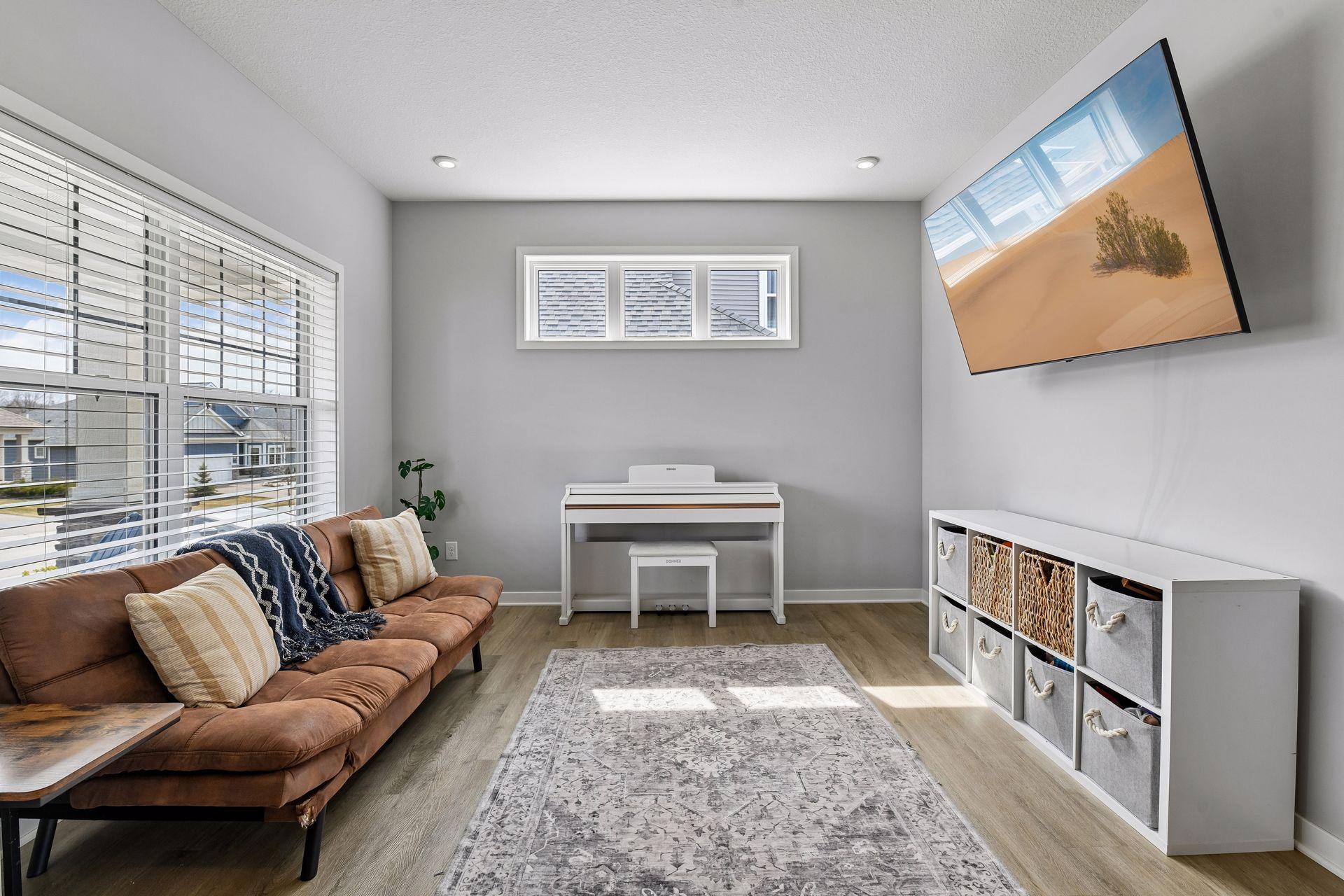 Flooded with south facing light and transom windows, this is the perfect flex space