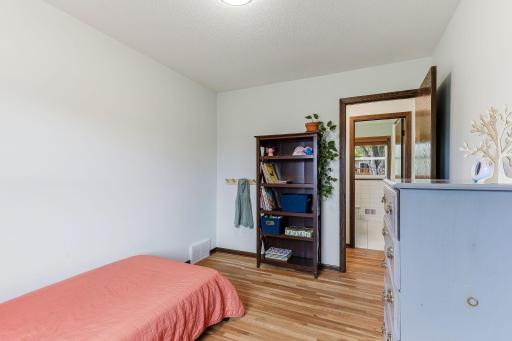 9324 30th Avenue N, Minneapolis, MN 55427