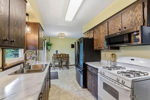 9324 30th Avenue N, Minneapolis, MN 55427