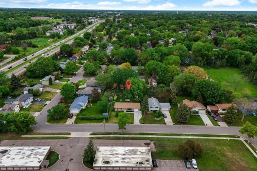 Close to local parks, popular restaurants, and major commuter routes, this location offers everyday convenience with plenty of nearby amenities.