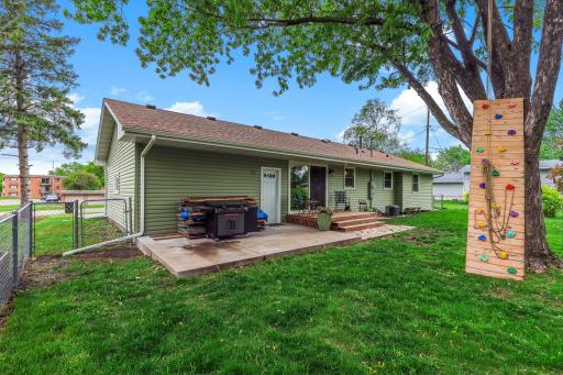 9324 30th Avenue N, Minneapolis, MN 55427