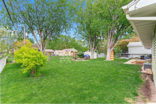 9324 30th Avenue N, Minneapolis, MN 55427