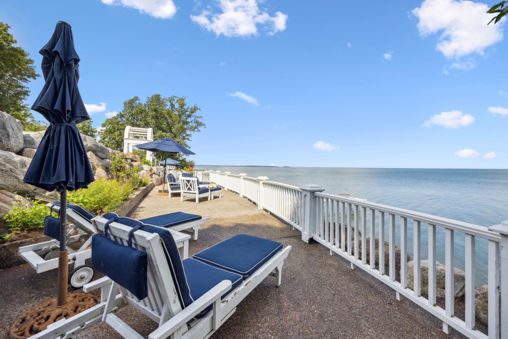 13001 Twilight Road - Lakeside Lounge Area