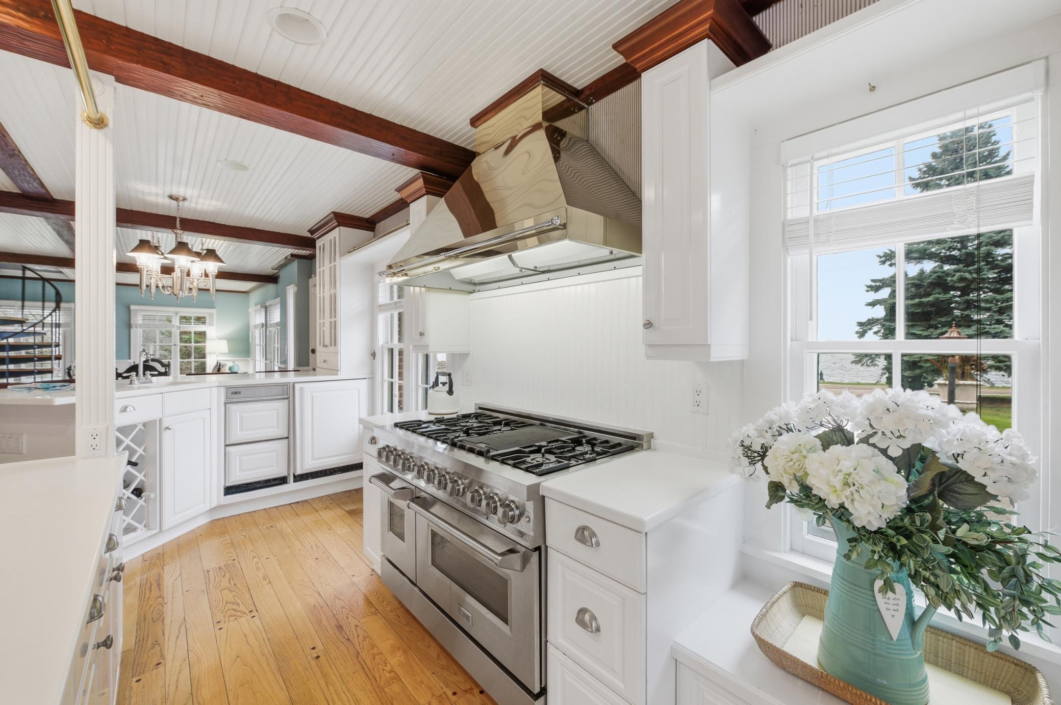 13001 Twilight Road - Built-in Custom Cabinets with Window Seats