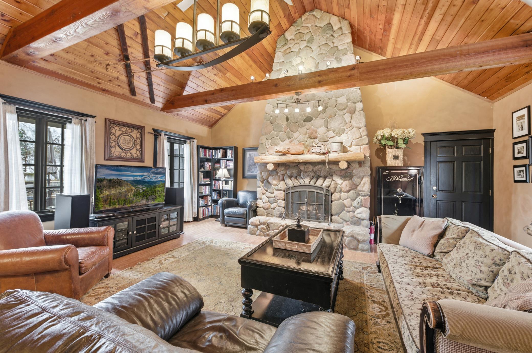 13001 Twilight Road - Great Room with Lakeview Windows