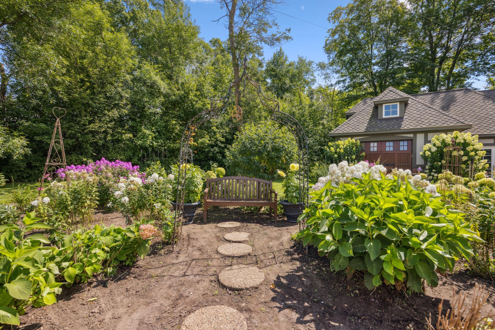 13001 Twilight Road - Carriage House, Guest House Gardens