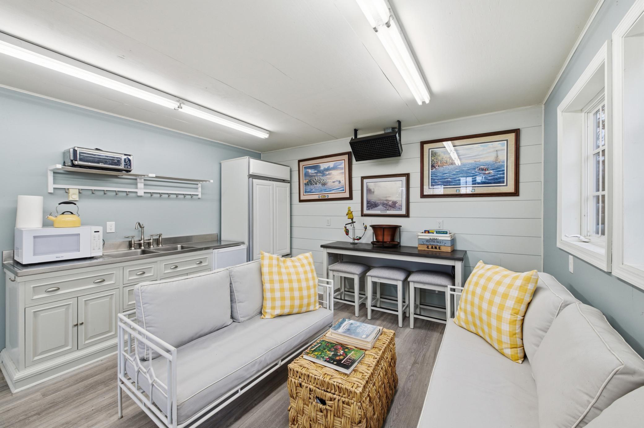 13001 Twilight Road - Carriage House, Guest House with Fantastic Natural Light - Great for Entertaining