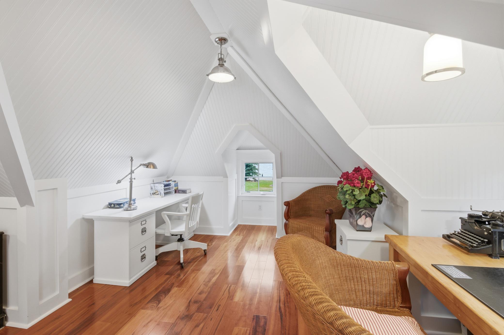 13001 Twilight Road - Carriage House, Guest House with Lake Views