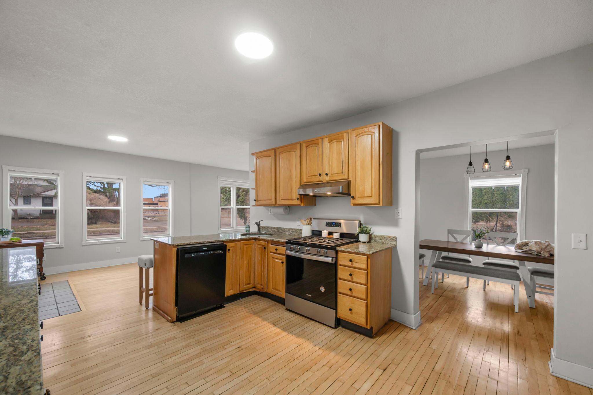 22-web-or-mls-1961 9th St-144 (2).jpg