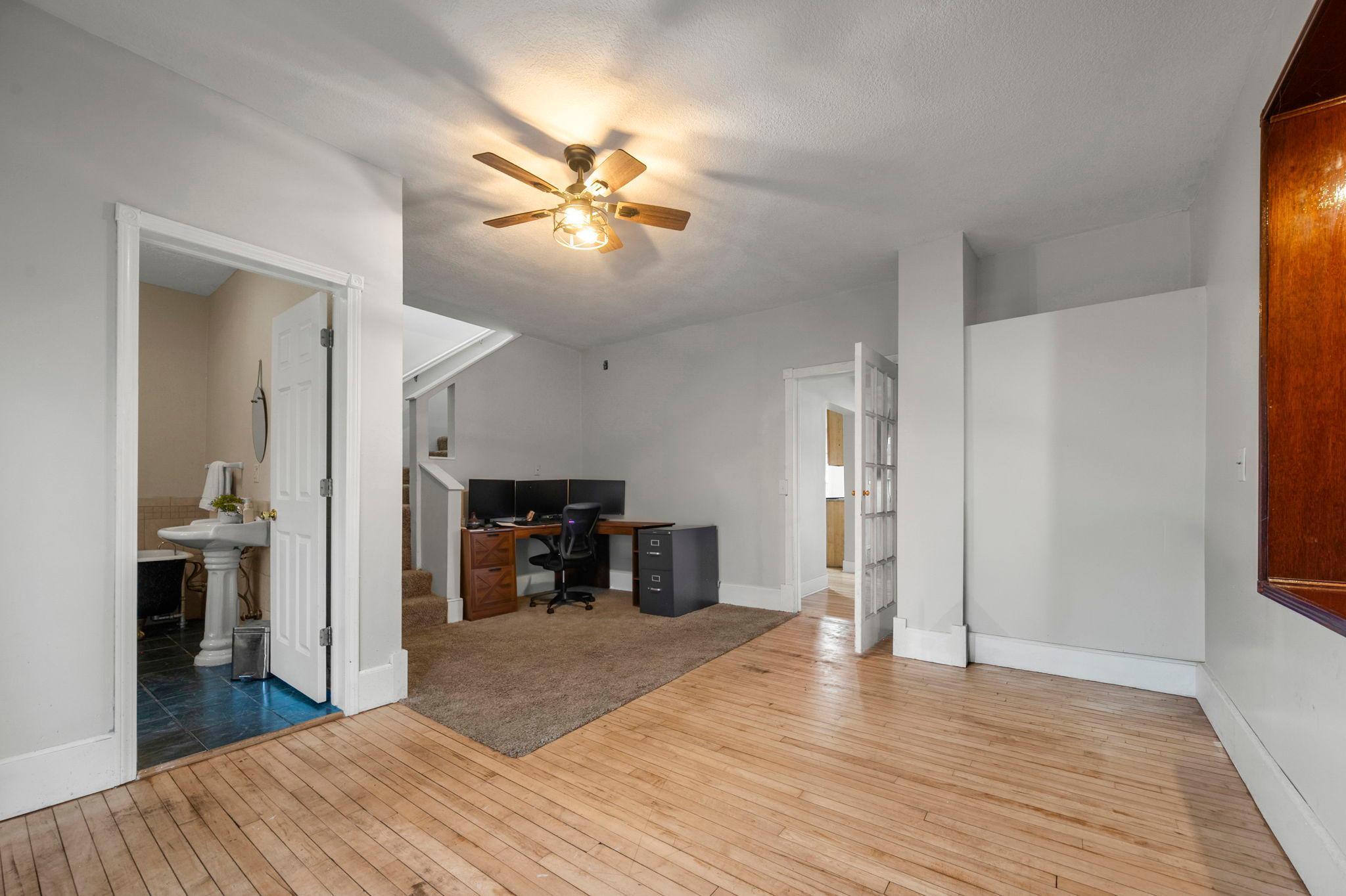 32-web-or-mls-1961 9th St-109 (2).jpg