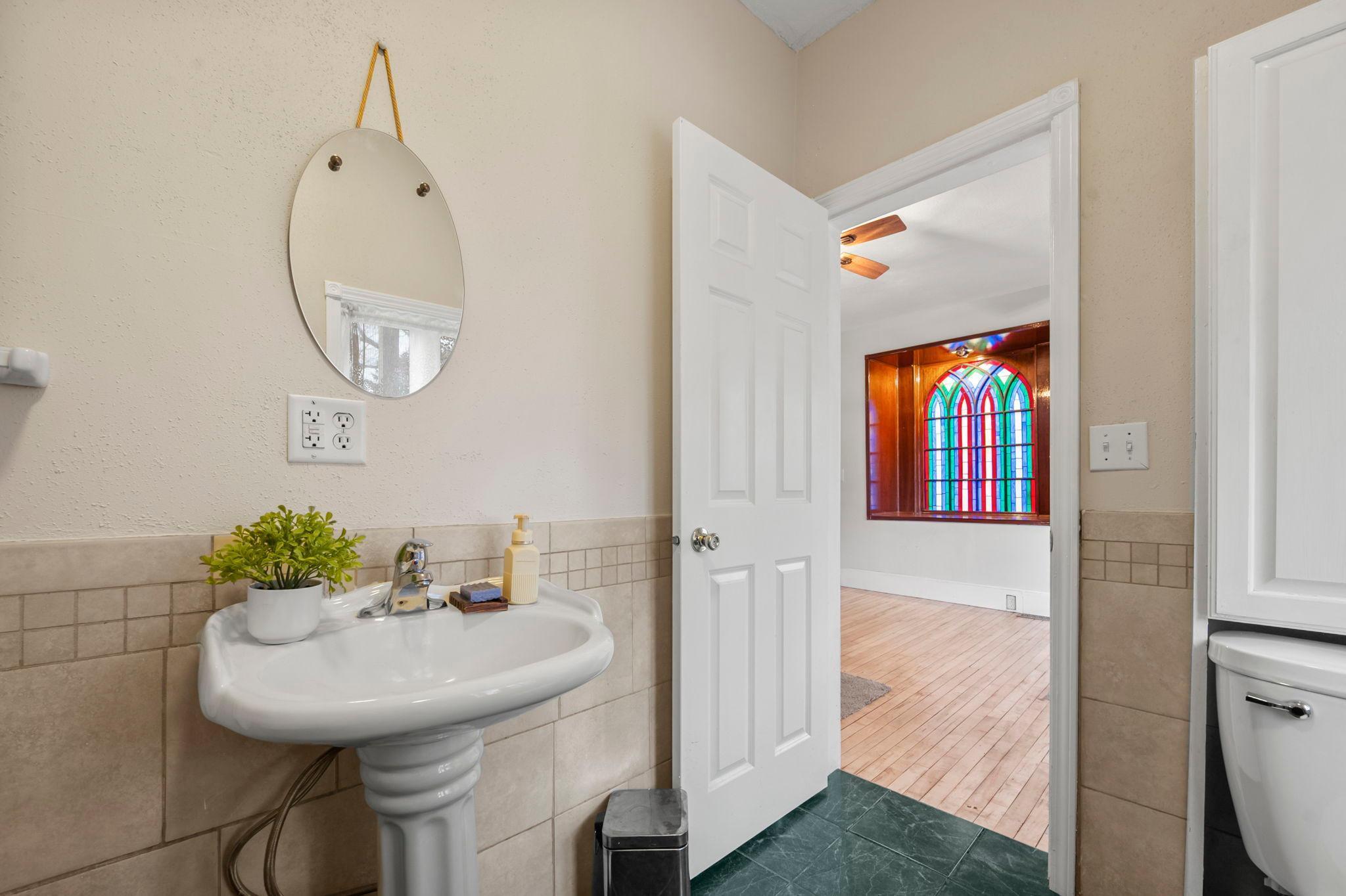 36-web-or-mls-1961 9th St-129 (2).jpg