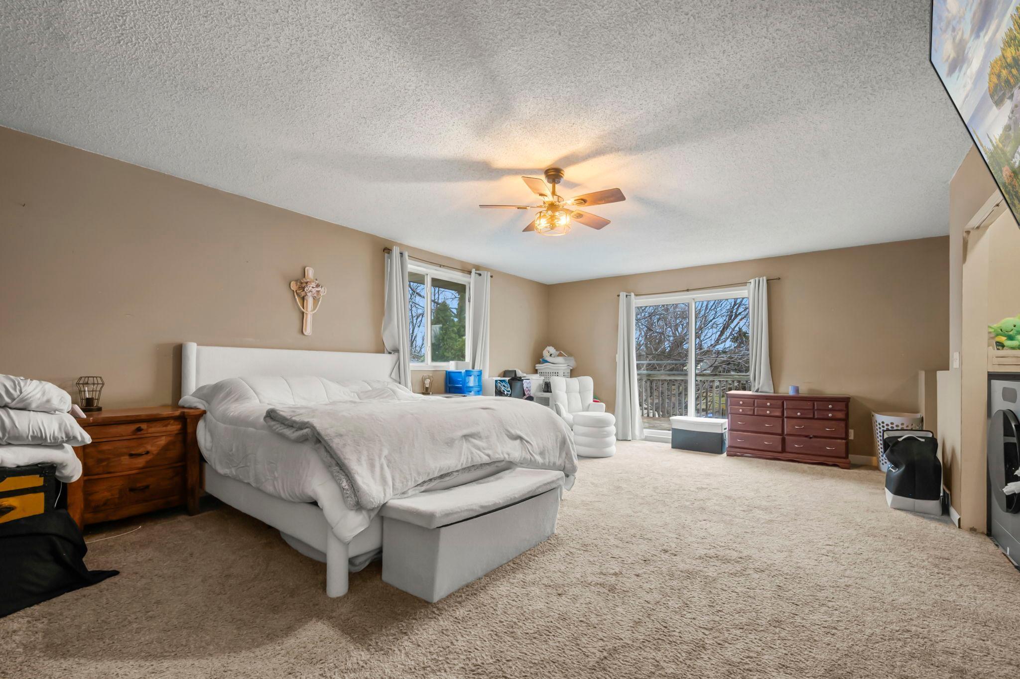 37-web-or-mls-1961 9th St-219 (2).jpg