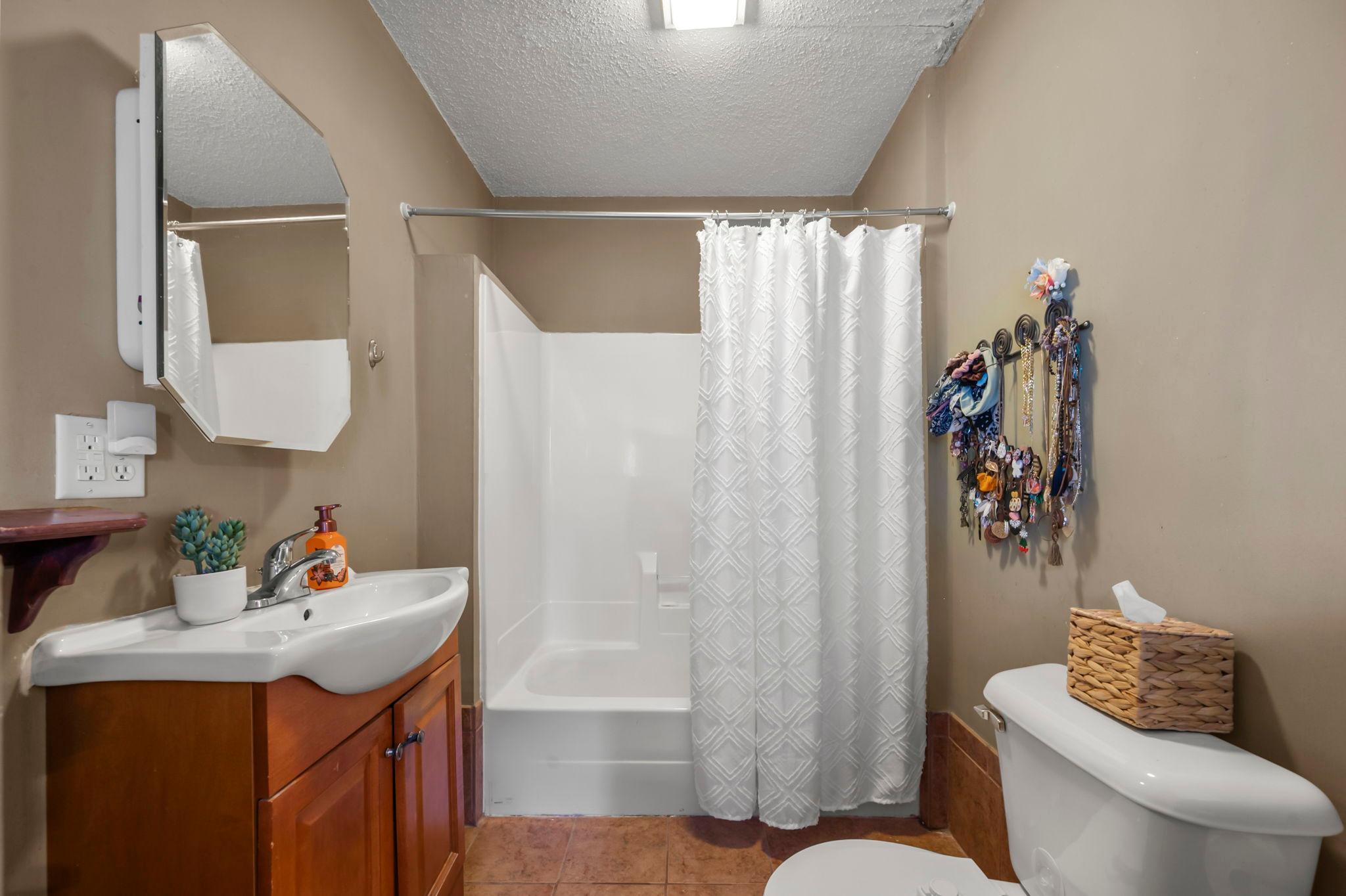 41-web-or-mls-1961 9th St-234 (2).jpg