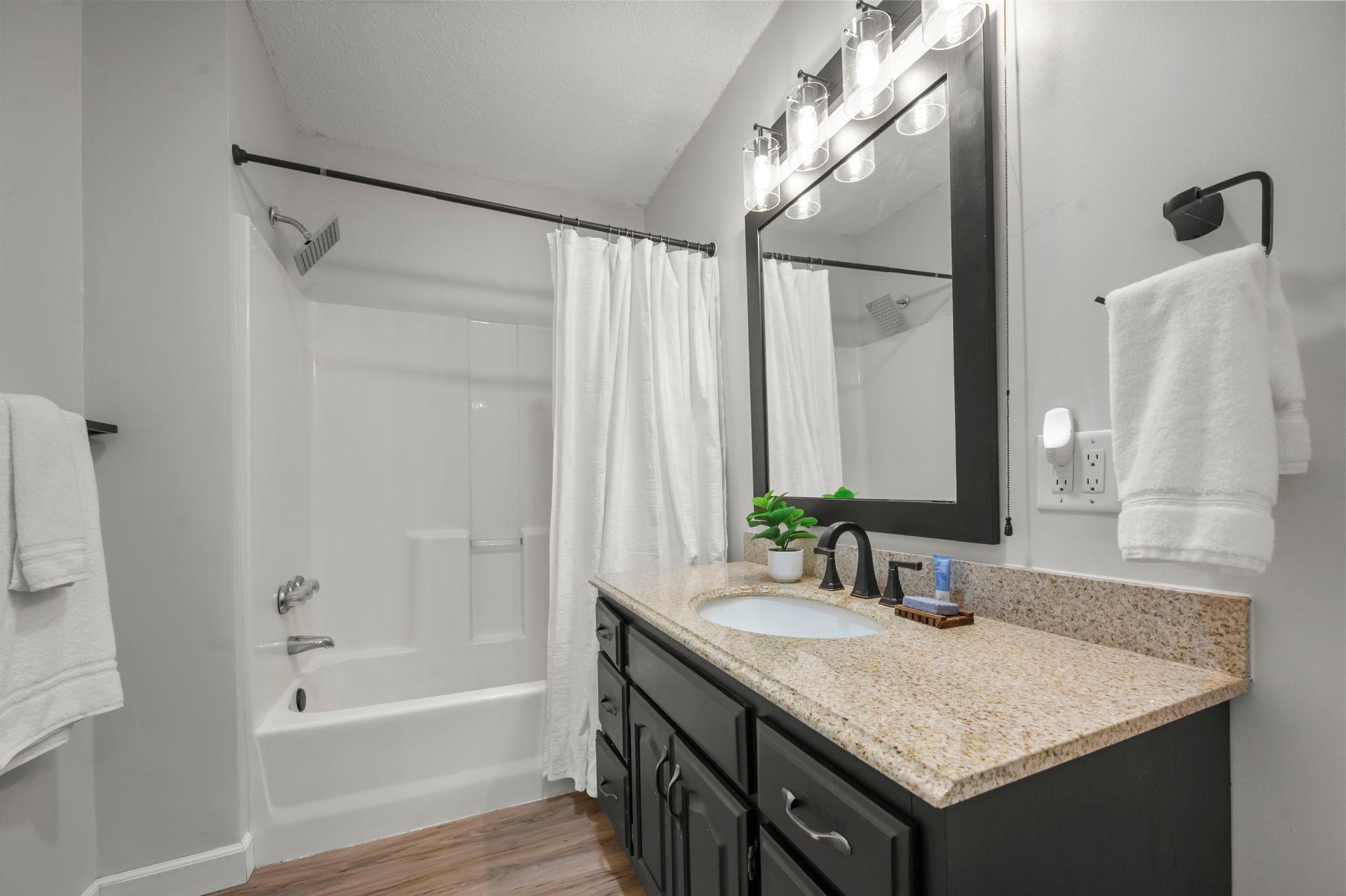 48-web-or-mls-1961 9th St-209 (2).jpg