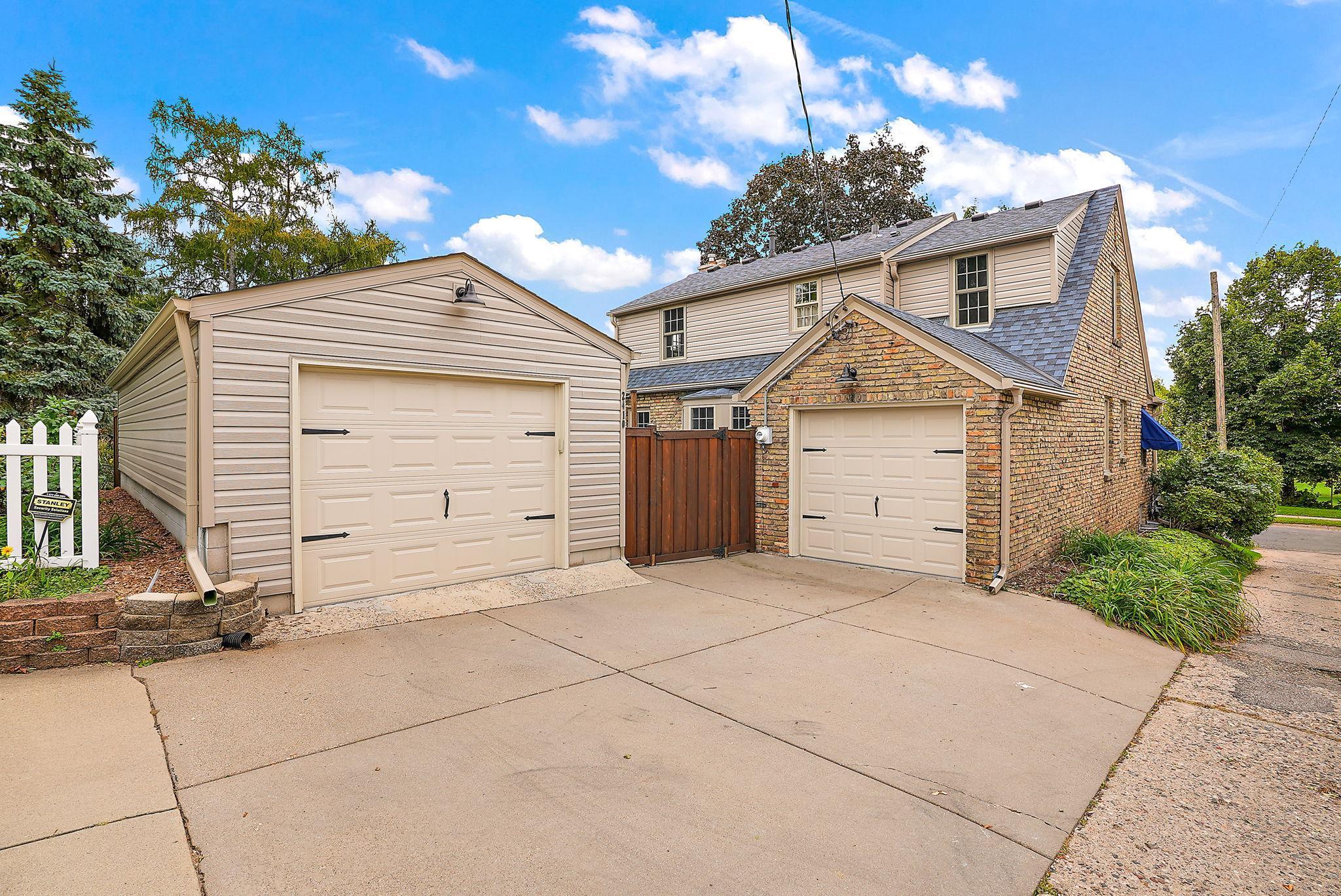 One-car attached, Two-car, tandem detached garages
