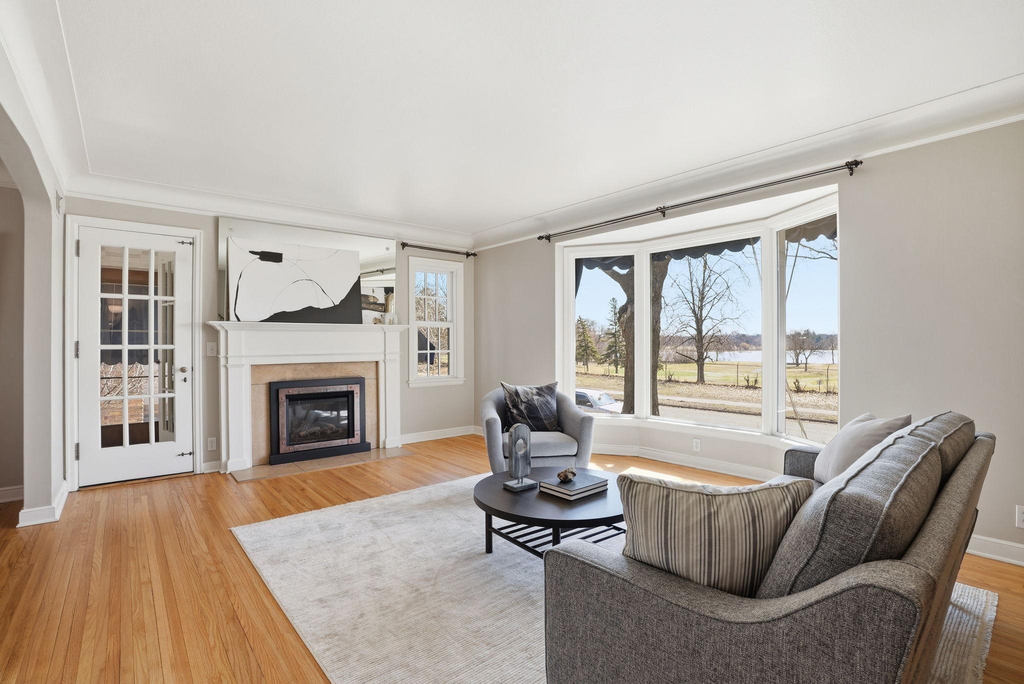 Living room fireplace with gas-burning insert