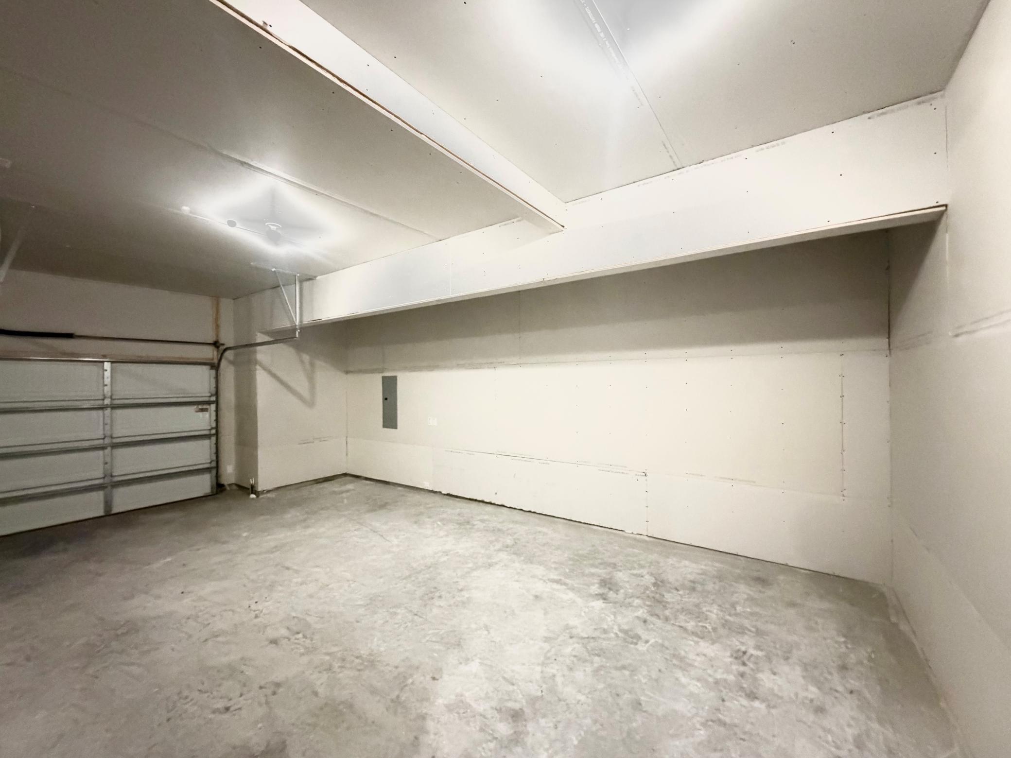 Oversized 2.5 car garage