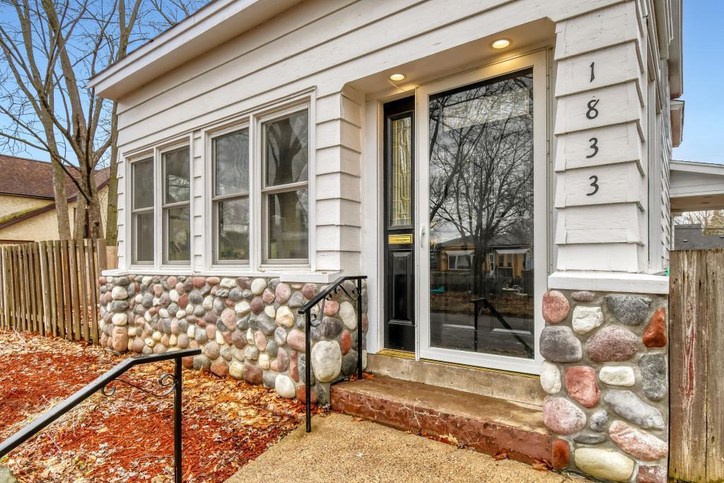 1833 Hawthorne Ave E - MLS Sized - 017 - 09 Dining Room.jpg
