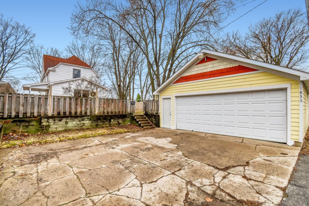 1833 Hawthorne Ave E - MLS Sized - 036 - 28 Exterior Rear.jpg