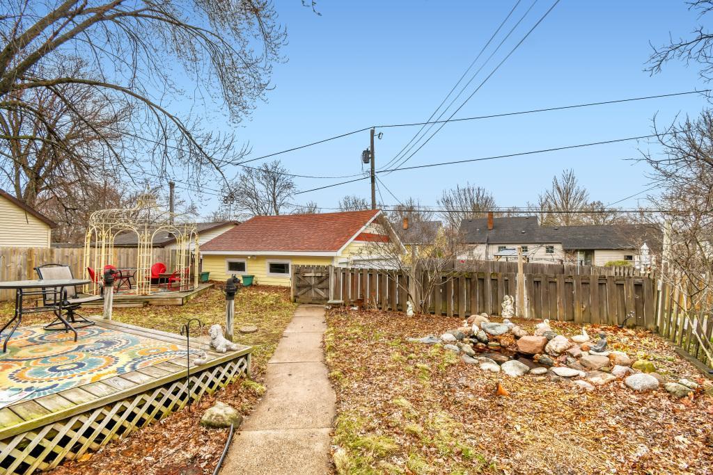 1833 Hawthorne Ave E - MLS Sized - 032 - 24 Exterior Rear.jpg