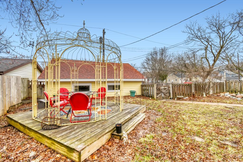 1833 Hawthorne Ave E - MLS Sized - 035 - 27 Exterior Rear.jpg