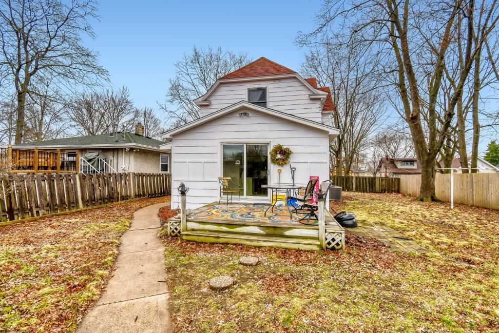 1833 Hawthorne Ave E - MLS Sized - 033 - 25 Exterior Rear.jpg