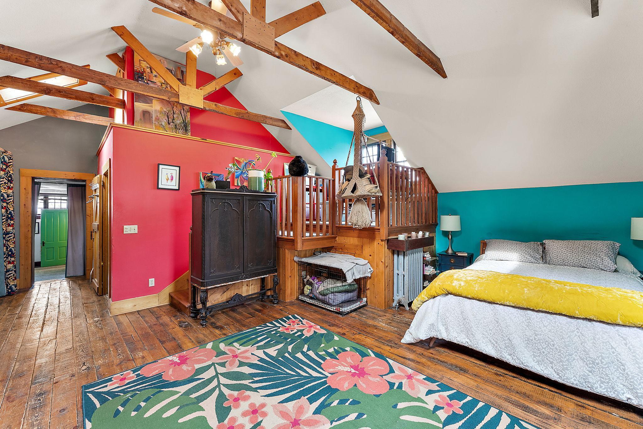 Carriage House Bedroom/Office/Loft