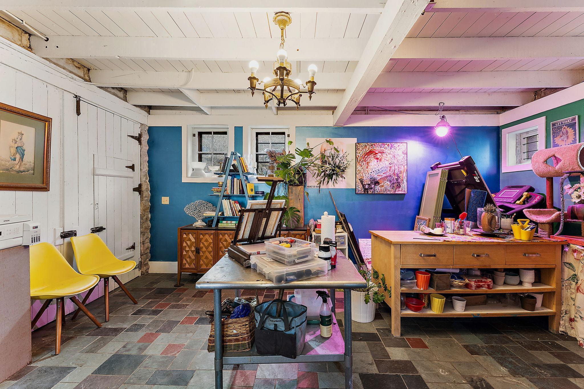 Carriage House Studio/Kitchen