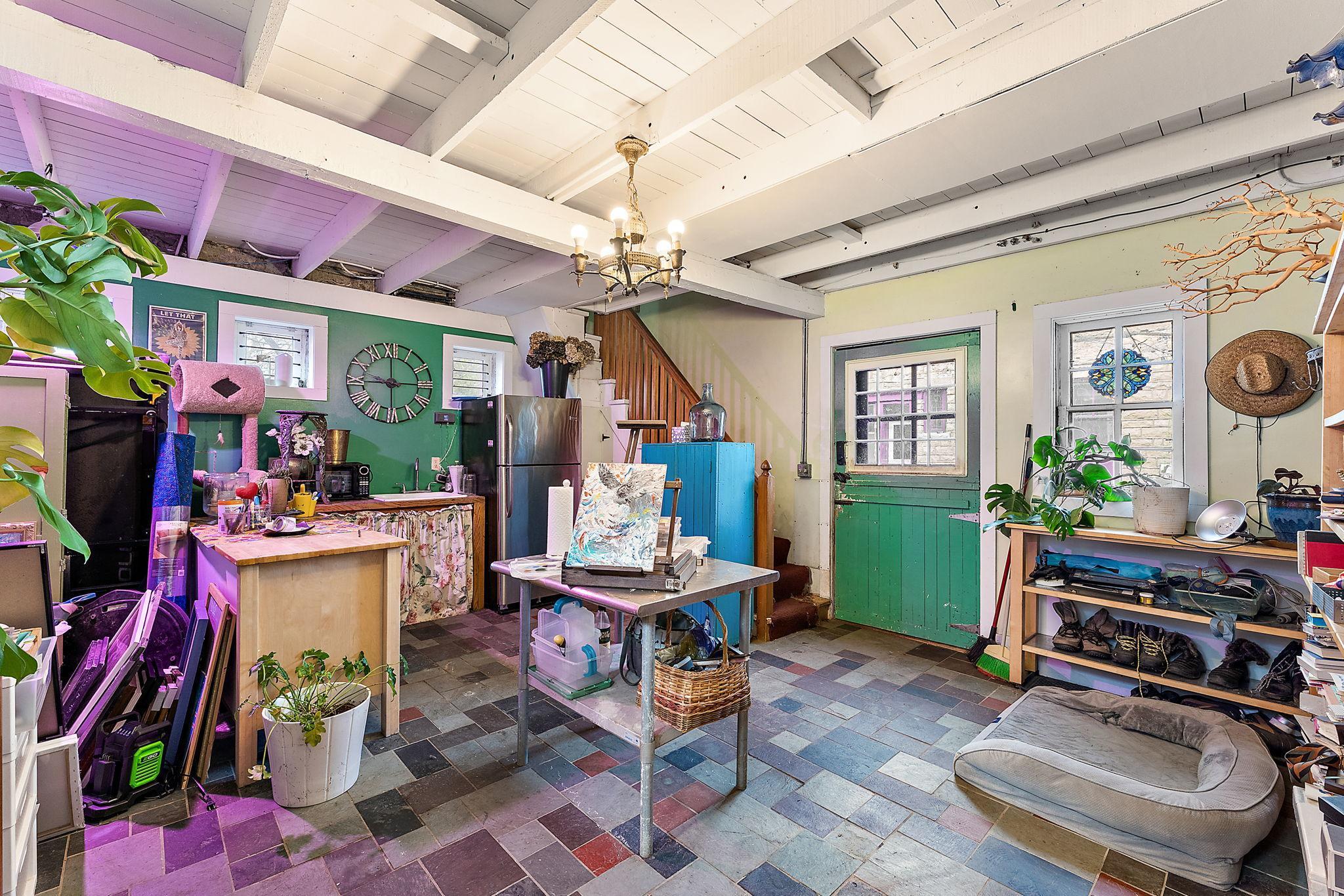 Carriage House Studio/Kitchen