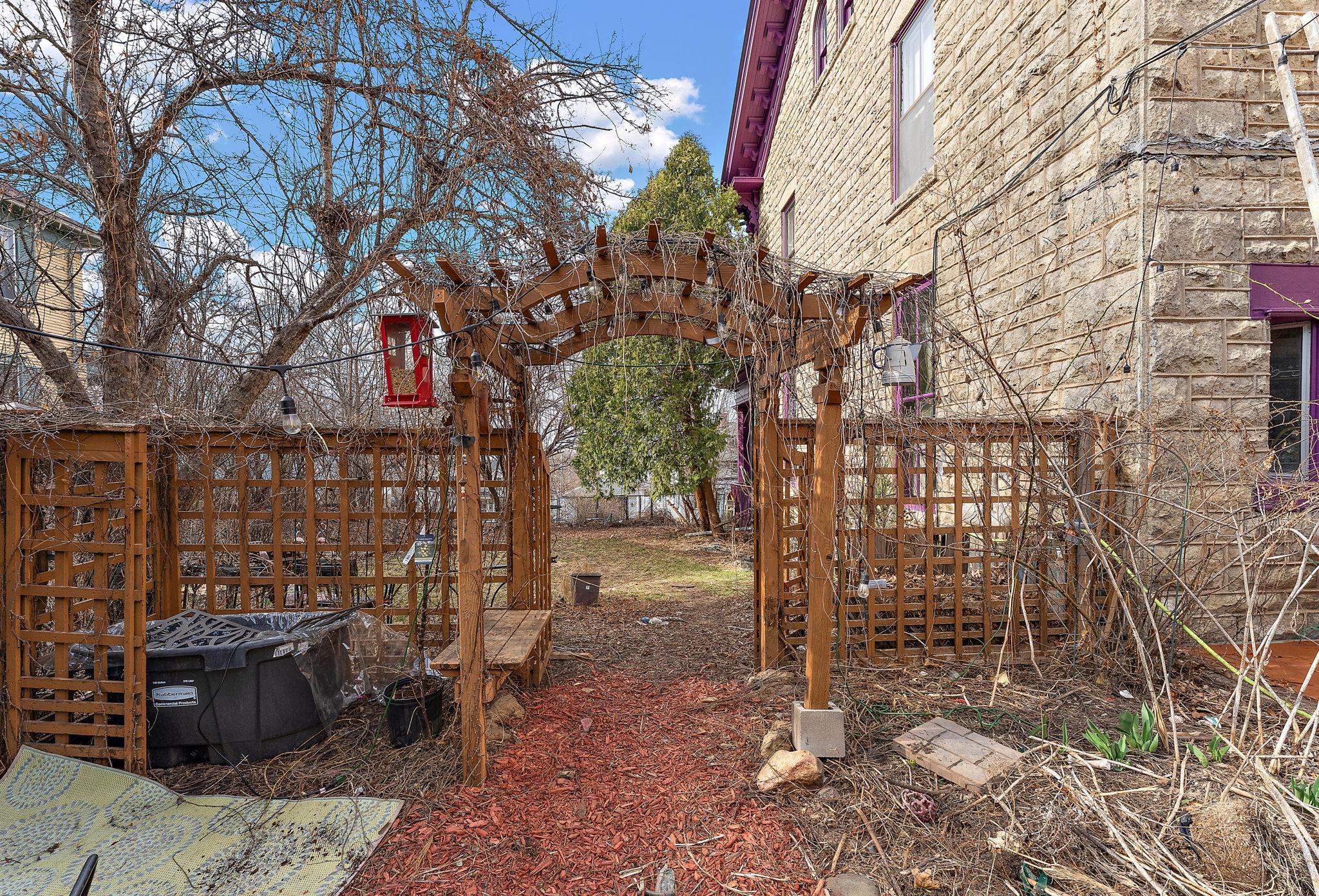 Entrance to Fenced-in Side Yard