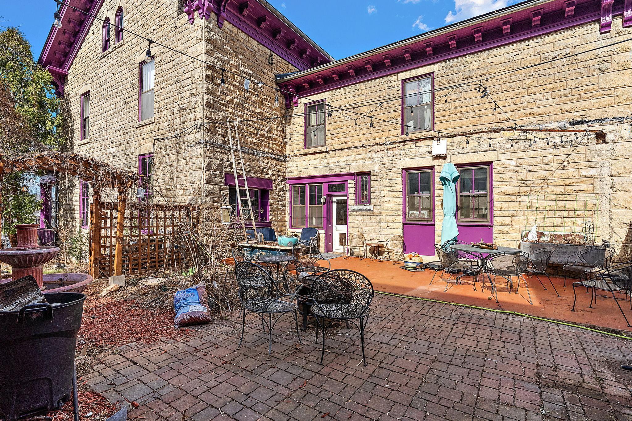Side Patio to Carriage House