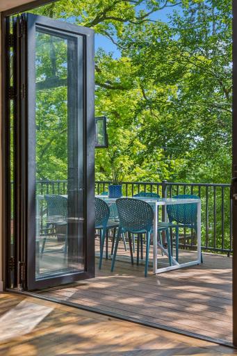 Easy access to the deck from kitchen for dining alfresco!