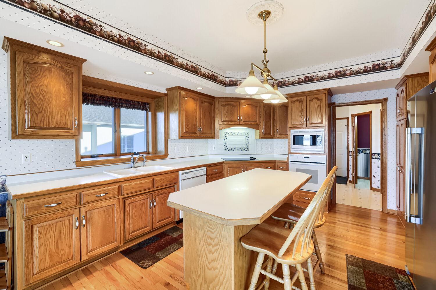 7728 Hilo Ln N - Web Quality - 014 - 11 Kitchen.jpg