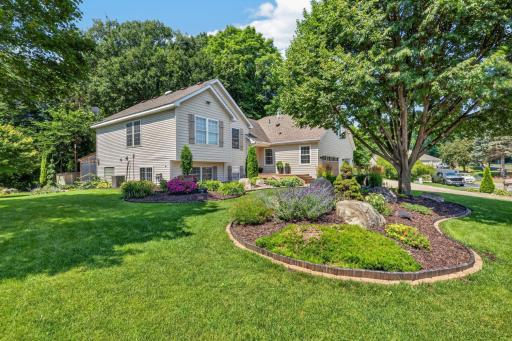 This home is located in a highly desirable Prior Lake location, just moments from lakes, parks, trails, and convenient commuting routes.