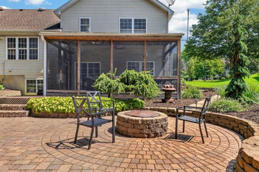 Built-in fire pit - enjoy many nights here!