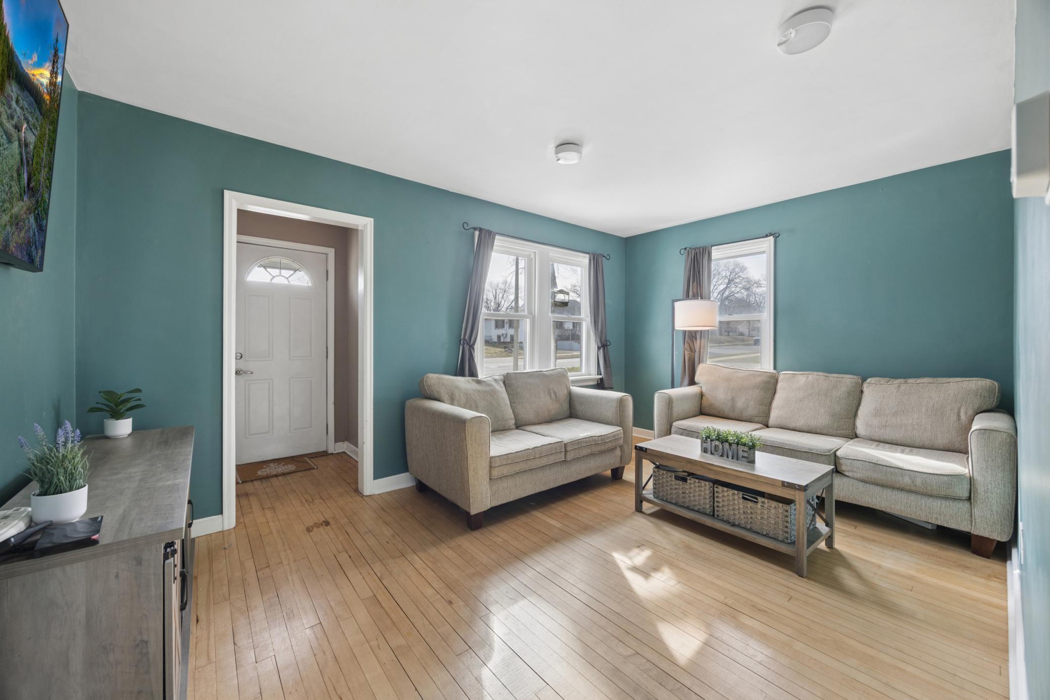 Quaint foyer space welcomes you into a spacious living room with hardwood floors and dual windows for excellent natural lighting!