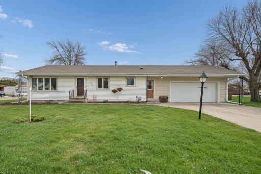 306 3rd Avenue SE, Blooming Prairie, MN 55917