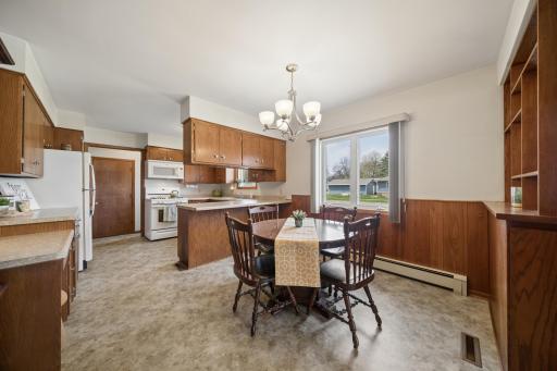 306 3rd Avenue SE, Blooming Prairie, MN 55917