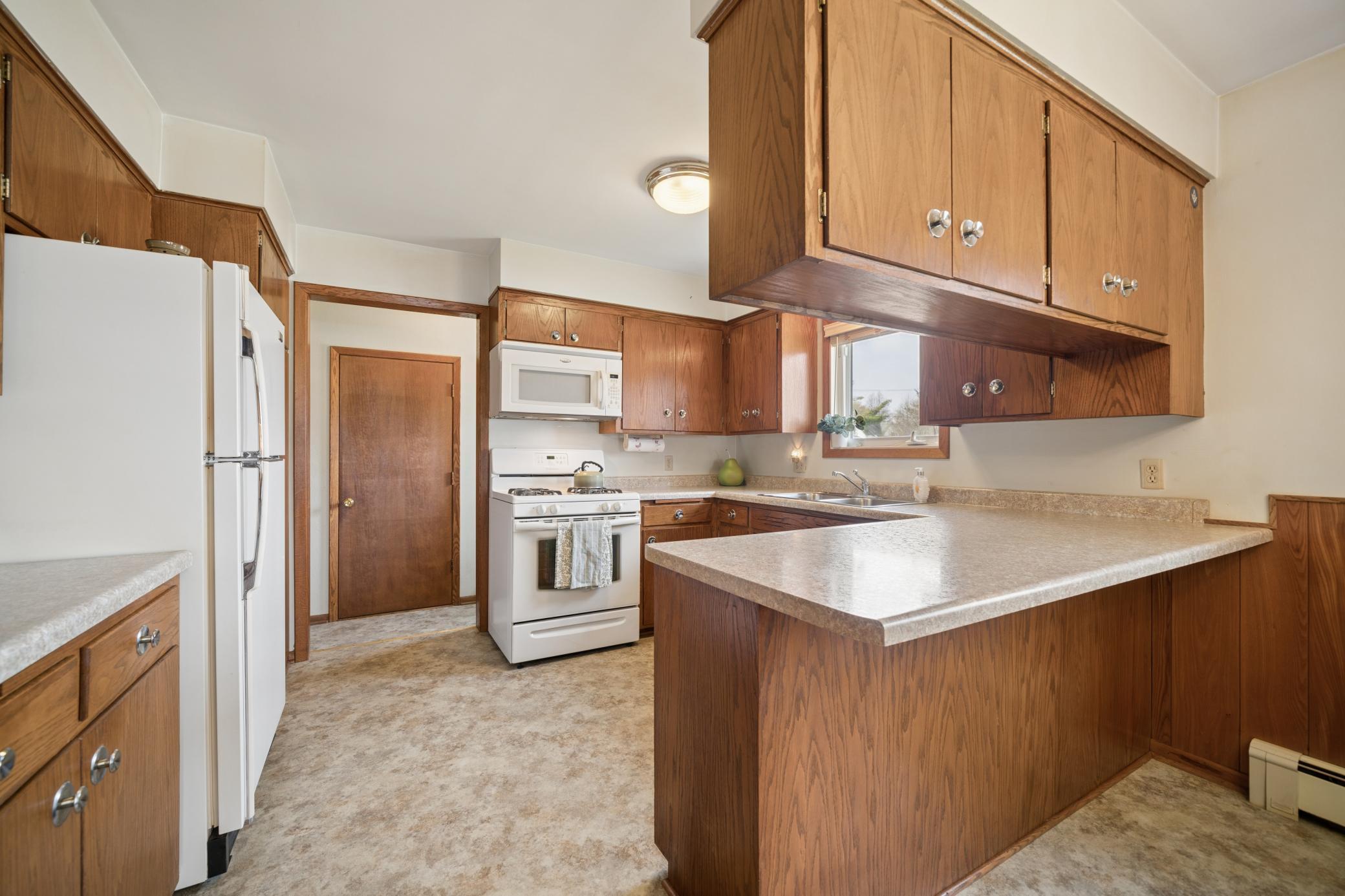 Snack bar with room for 3 stools