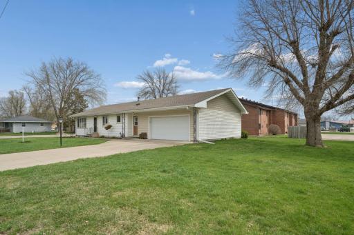 306 3rd Avenue SE, Blooming Prairie, MN 55917