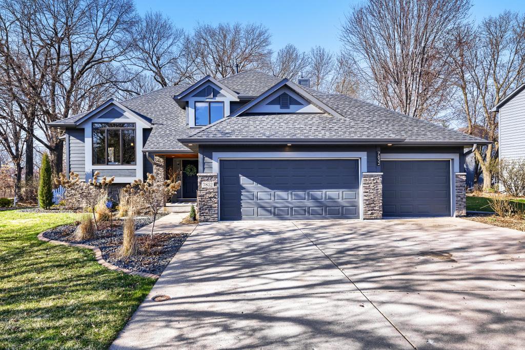 7832 18th St N - MLS Sized - 001 - 01 Exterior Front.jpg