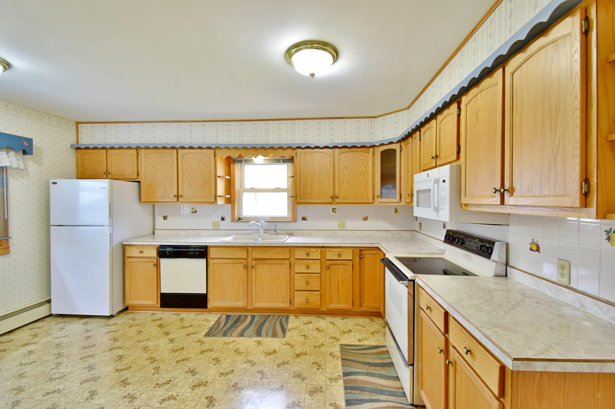 Spacious open kitchen with lots of cupboards and counter space