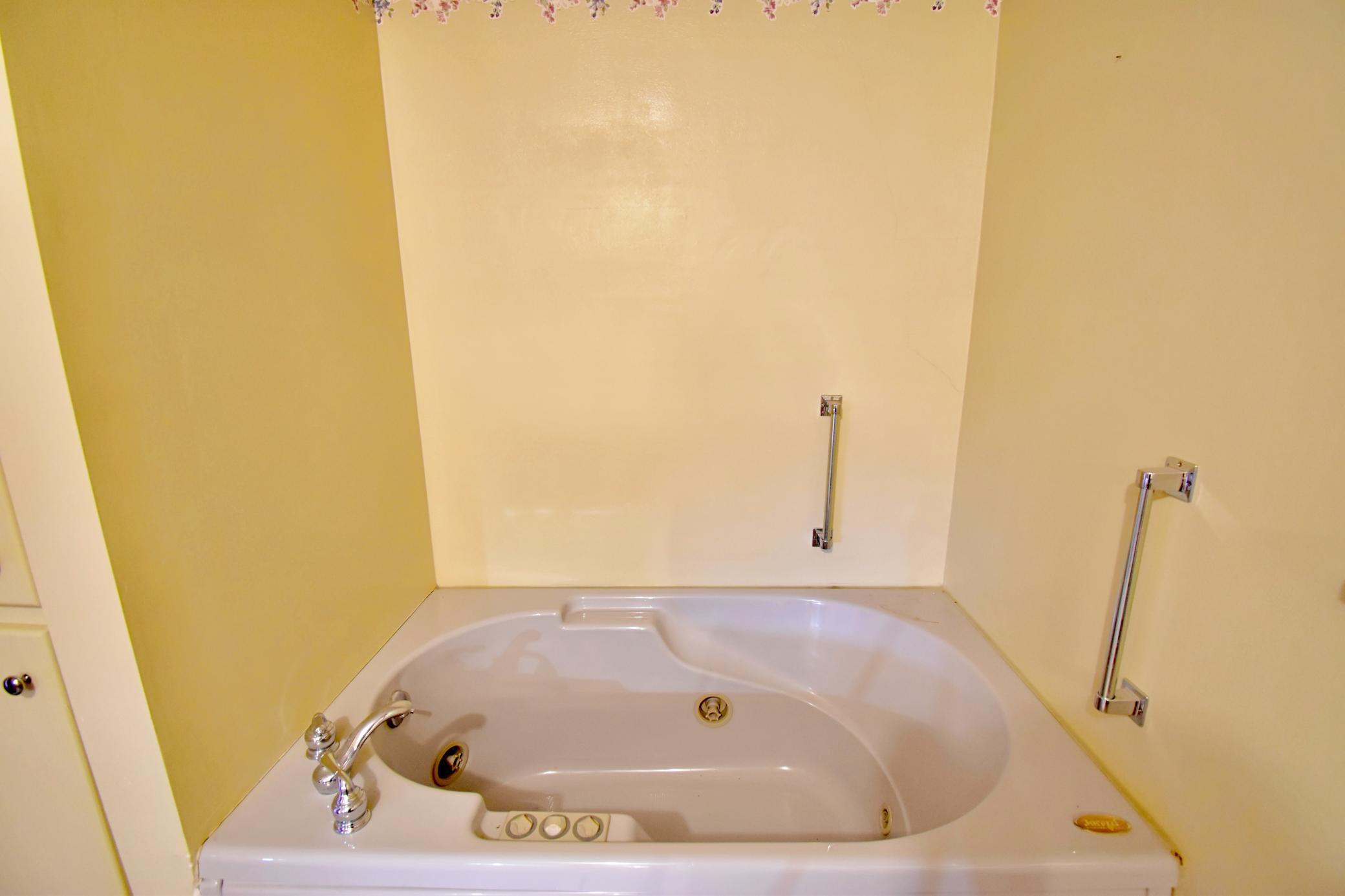 Deep, jetted tub - not 100% sure if the jets work or not, but a deep soaking tub for sure!